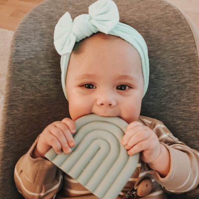 baby med mynte pandebånd