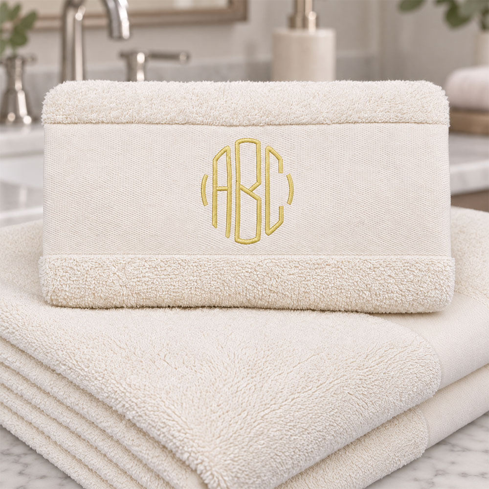 Ivory håndklæde på badeværelse med monogram